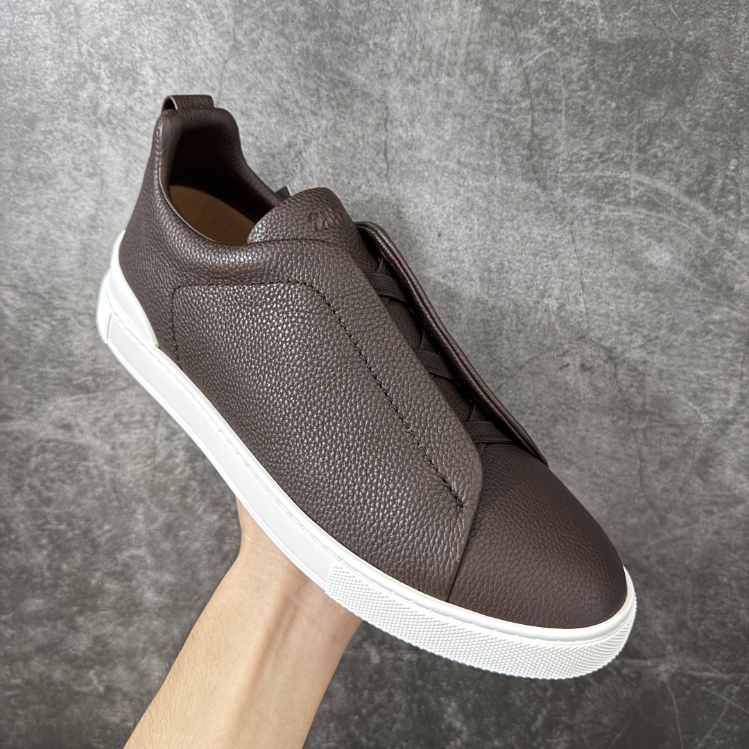 Zegna Triple Stitch 杰尼亚皮革 圆头平底 低帮低帮运动鞋 休闲板鞋 摔花纹荔枝牛皮制成，饰以丰富的工