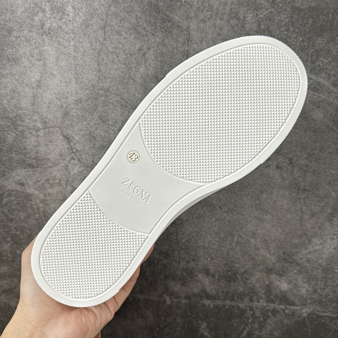 Zegna Triple Stitch 杰尼亚皮革 圆头平底 低帮低帮运动鞋 休闲板鞋 摔花纹荔枝牛皮制成，饰以丰富的工