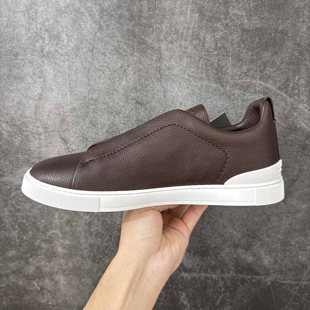 Zegna Triple Stitch 杰尼亚皮革 圆头平底 低帮低帮运动鞋 休闲板鞋 摔花纹荔枝牛皮制成，饰以丰富的工
