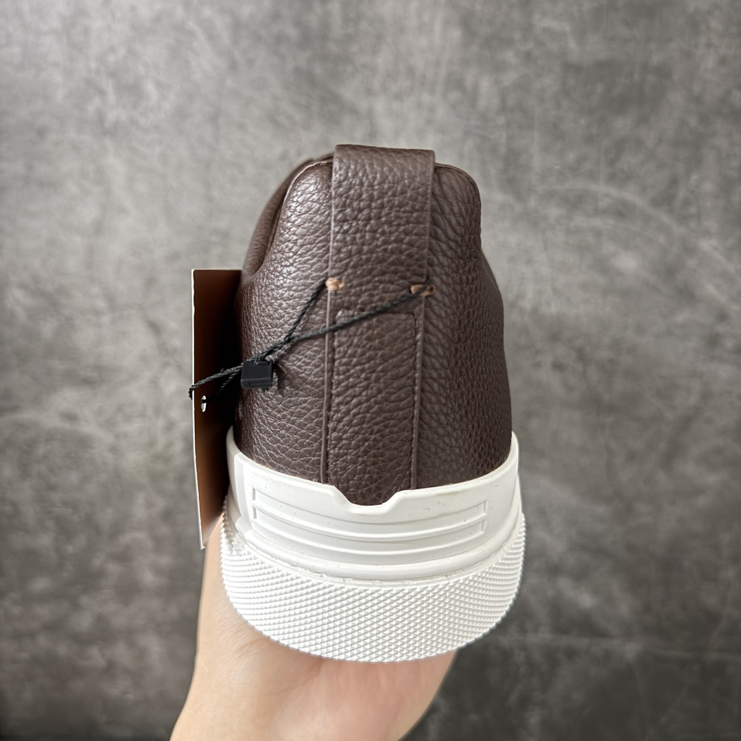 Zegna Triple Stitch 杰尼亚皮革 圆头平底 低帮低帮运动鞋 休闲板鞋 摔花纹荔枝牛皮制成，饰以丰富的工