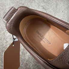 Zegna Triple Stitch 杰尼亚皮革 圆头平底 低帮低帮运动鞋 休闲板鞋 摔花纹荔枝牛皮制成,饰以丰富的工 Zegna Triple Stitch 杰尼亚皮革 圆头平底 低帮低帮运动鞋 休闲板鞋 摔花纹荔枝牛皮制成,饰以丰富的工