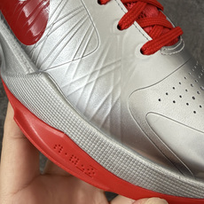 顶级纯原 NK Zoom Kobe V 科比5代复刻实战运动低帮文化篮球鞋 银红色 IV2712-001 完美复刻公司 顶级纯原 NK Zoom Kobe V 科比5代复刻实战运动低帮文化篮球鞋 银红色 IV2712-001 完美复刻公司
