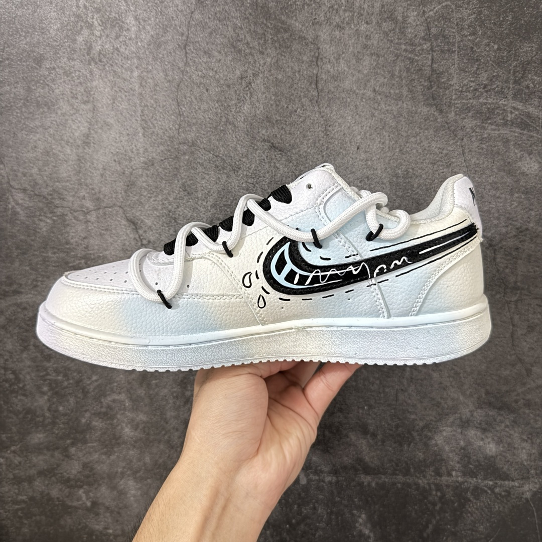 NIKE COURT VISION LO ‘DIY’定制 低帮百搭 透气休闲运动板鞋 兼顾舒适脚感和出众风范 演绎匠心之 NIKE COURT VISION LO ‘DIY’定制 低帮百搭 透气休闲运动板鞋 兼顾舒适脚感和出众风范 演绎匠心之