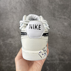 NIKE COURT VISION LO ‘DIY’定制 低帮百搭 透气休闲运动板鞋 兼顾舒适脚感和出众风范 演绎匠心之 NIKE COURT VISION LO ‘DIY’定制 低帮百搭 透气休闲运动板鞋 兼顾舒适脚感和出众风范 演绎匠心之