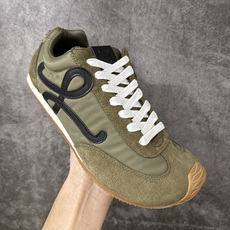 罗意威LOEWE 2025 | Ballet Runner2.0 新款芭蕾舞鞋 超级棒 不对称鞋头造型,作为LOEWE的 罗意威LOEWE 2025 | Ballet Runner2.0 新款芭蕾舞鞋 超级棒 不对称鞋头造型,作为LOEWE的