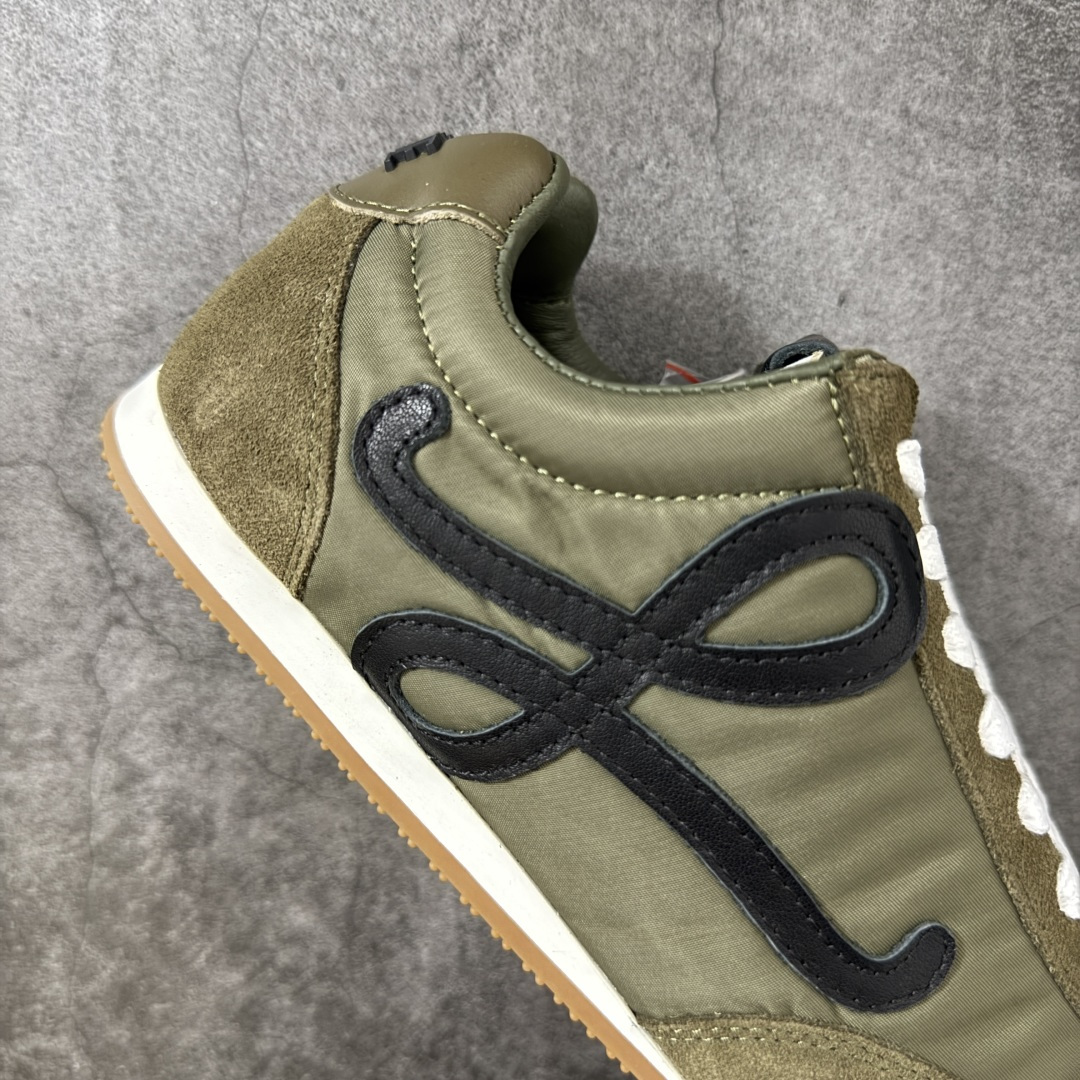 罗意威LOEWE 2025 | Ballet Runner2.0 新款芭蕾舞鞋 超级棒 不对称鞋头造型,作为LOEWE的 罗意威LOEWE 2025 | Ballet Runner2.0 新款芭蕾舞鞋 超级棒 不对称鞋头造型,作为LOEWE的