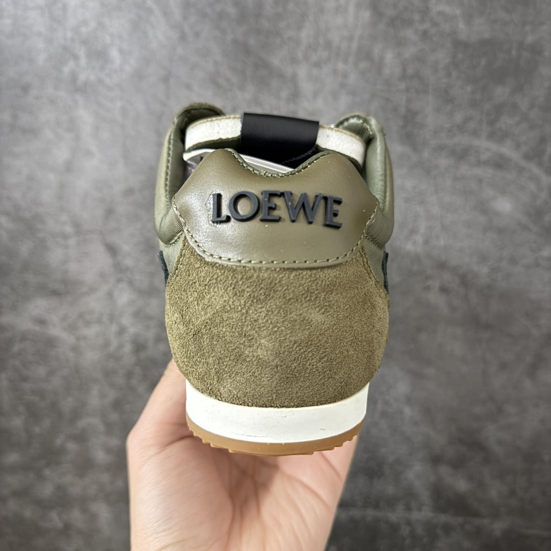 罗意威LOEWE 2025 | Ballet Runner2.0 新款芭蕾舞鞋 超级棒 不对称鞋头造型,作为LOEWE的 罗意威LOEWE 2025 | Ballet Runner2.0 新款芭蕾舞鞋 超级棒 不对称鞋头造型,作为LOEWE的