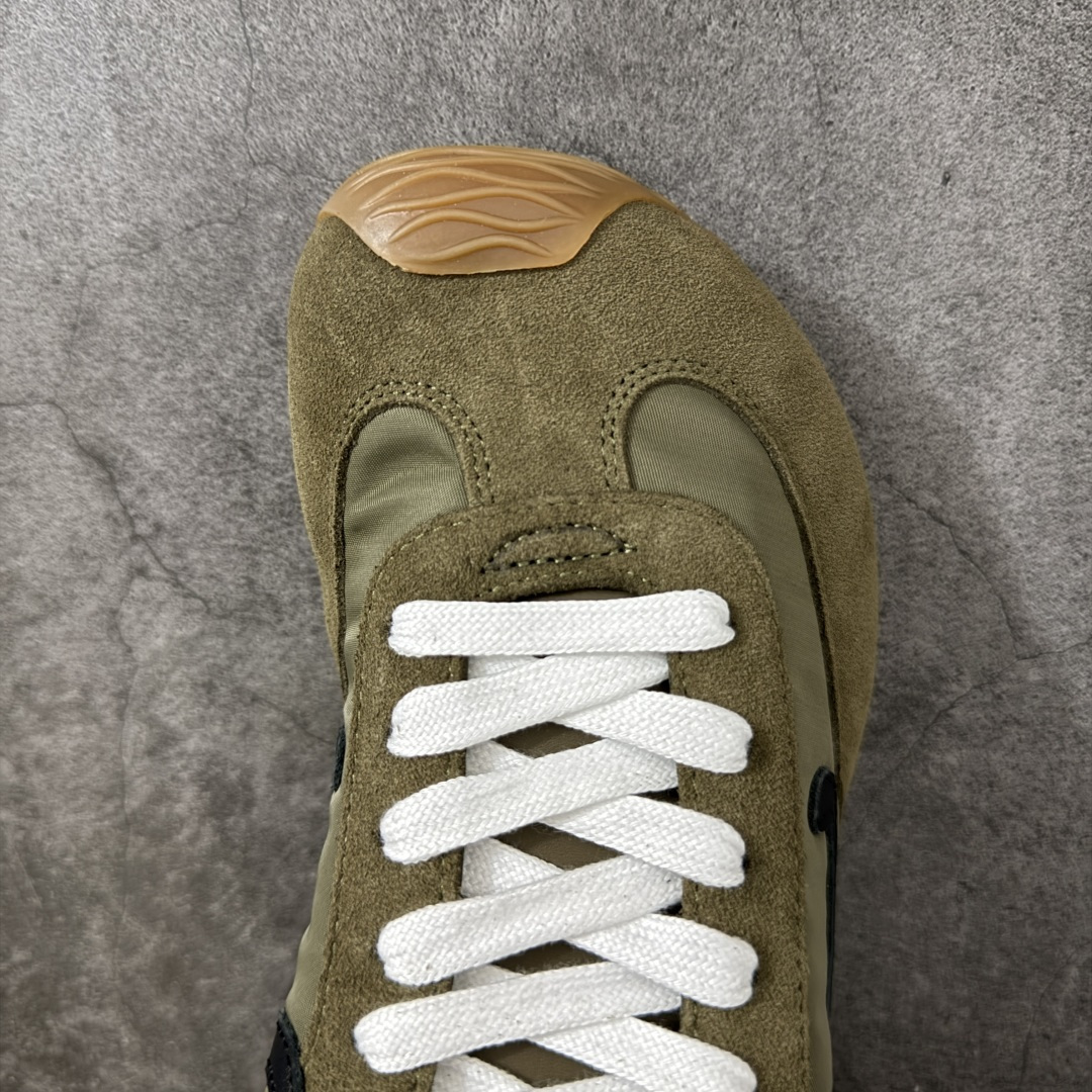 罗意威LOEWE 2025 | Ballet Runner2.0 新款芭蕾舞鞋 超级棒 不对称鞋头造型,作为LOEWE的 罗意威LOEWE 2025 | Ballet Runner2.0 新款芭蕾舞鞋 超级棒 不对称鞋头造型,作为LOEWE的