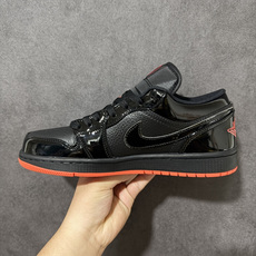 Nike Air Jordan 1 aj1 Low OG 经典百搭 耐克 AJ1 低帮休闲板鞋 黑红 尺码:36 36. Nike Air Jordan 1 aj1 Low OG 经典百搭 耐克 AJ1 低帮休闲板鞋 黑红 尺码:36 36.