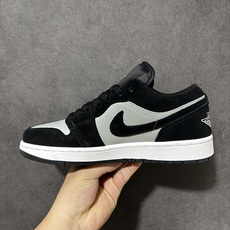 Nike Air Jordan 1 Low 经典百搭 AJ1 耐克 低帮休闲板鞋 货号: 048 尺码:36 36.5 Nike Air Jordan 1 Low 经典百搭 AJ1 耐克 低帮休闲板鞋 货号: 048 尺码:36 36.5