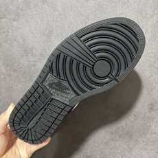 Nike Air Jordan 1 Low 经典百搭 AJ1 耐克 低帮休闲板鞋 货号: 048 尺码:36 36.5 Nike Air Jordan 1 Low 经典百搭 AJ1 耐克 低帮休闲板鞋 货号: 048 尺码:36 36.5