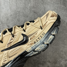 Nike V5 RNR 手工绘制恶作剧涂鸦 复古做旧 解构绑带 舒适百搭防滑耐磨 低帮跑步鞋 此款为人工手绘定制图案 原 Nike V5 RNR 手工绘制恶作剧涂鸦 复古做旧 解构绑带 舒适百搭防滑耐磨 低帮跑步鞋 此款为人工手绘定制图案 原