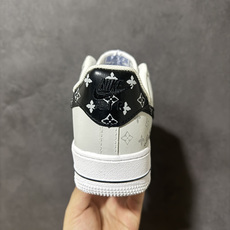 Louis Vuitton x Nike Air Force 1 Low 路易威登LV x 耐克 「定制球鞋」空军一号 Louis Vuitton x Nike Air Force 1 Low 路易威登LV x 耐克 「定制球鞋」空军一号