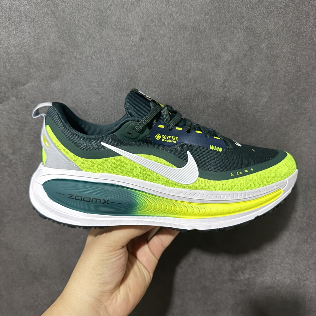 NK Zoom VOMERO 18 Gtx 网面透气轻量跑鞋 拥有 Zoom Air 一如既往的稳定感和流畅感 鞋面采用