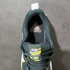 NK Zoom VOMERO 18 Gtx 网面透气轻量跑鞋 拥有 Zoom Air 一如既往的稳定感和流畅感 鞋面采用 NK Zoom VOMERO 18 Gtx 网面透气轻量跑鞋 拥有 Zoom Air 一如既往的稳定感和流畅感 鞋面采用