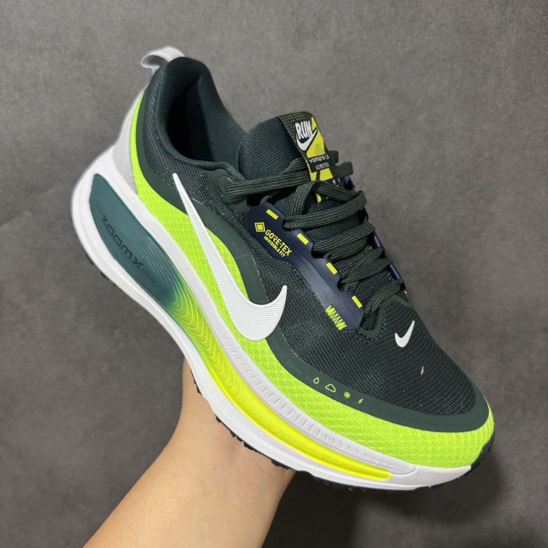 NK Zoom VOMERO 18 Gtx 网面透气轻量跑鞋 拥有 Zoom Air 一如既往的稳定感和流畅感 鞋面采用 NK Zoom VOMERO 18 Gtx 网面透气轻量跑鞋 拥有 Zoom Air 一如既往的稳定感和流畅感 鞋面采用