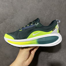 NK Zoom VOMERO 18 Gtx 网面透气轻量跑鞋 拥有 Zoom Air 一如既往的稳定感和流畅感 鞋面采用 NK Zoom VOMERO 18 Gtx 网面透气轻量跑鞋 拥有 Zoom Air 一如既往的稳定感和流畅感 鞋面采用