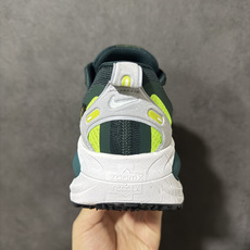NK Zoom VOMERO 18 Gtx 网面透气轻量跑鞋 拥有 Zoom Air 一如既往的稳定感和流畅感 鞋面采用 NK Zoom VOMERO 18 Gtx 网面透气轻量跑鞋 拥有 Zoom Air 一如既往的稳定感和流畅感 鞋面采用