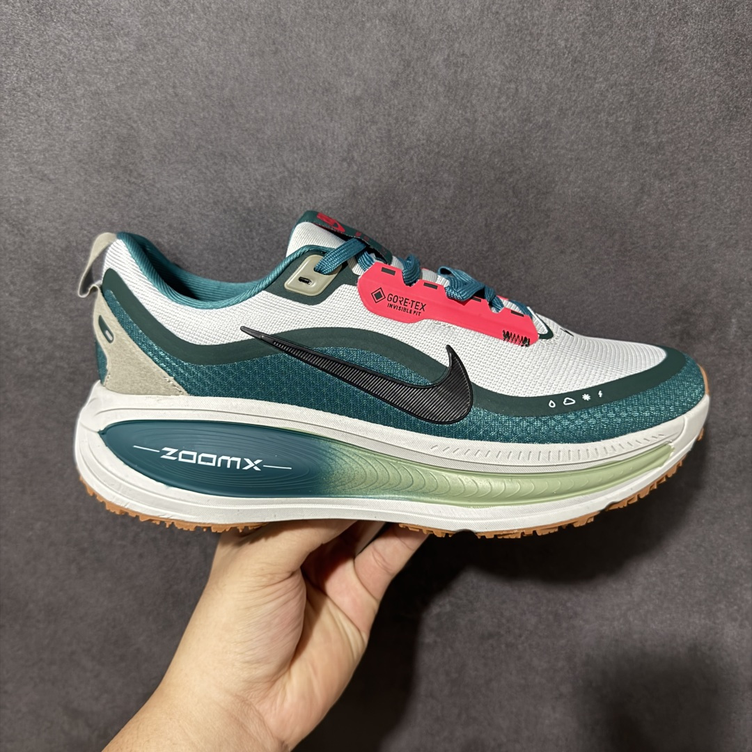 NK Zoom VOMERO 18 Gtx 网面透气轻量跑鞋 拥有 Zoom Air 一如既往的稳定感和流畅感 鞋面采用