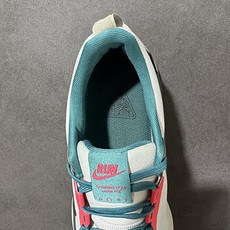 NK Zoom VOMERO 18 Gtx 网面透气轻量跑鞋 拥有 Zoom Air 一如既往的稳定感和流畅感 鞋面采用 NK Zoom VOMERO 18 Gtx 网面透气轻量跑鞋 拥有 Zoom Air 一如既往的稳定感和流畅感 鞋面采用
