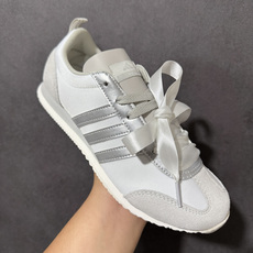 Adidas Originals VS JOG 2.0 阿迪达斯 舒适百搭 低帮 德训鞋 货号:KH7659 尺码:36 Adidas Originals VS JOG 2.0 阿迪达斯 舒适百搭 低帮 德训鞋 货号:KH7659 尺码:36