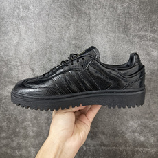 Samba WTR 脱胎于 1960–70 年代 adidas 为冷场足球而生的 Samba 档案鞋型,WTR 即 “W Samba WTR 脱胎于 1960–70 年代 adidas 为冷场足球而生的 Samba 档案鞋型,WTR 即 “W