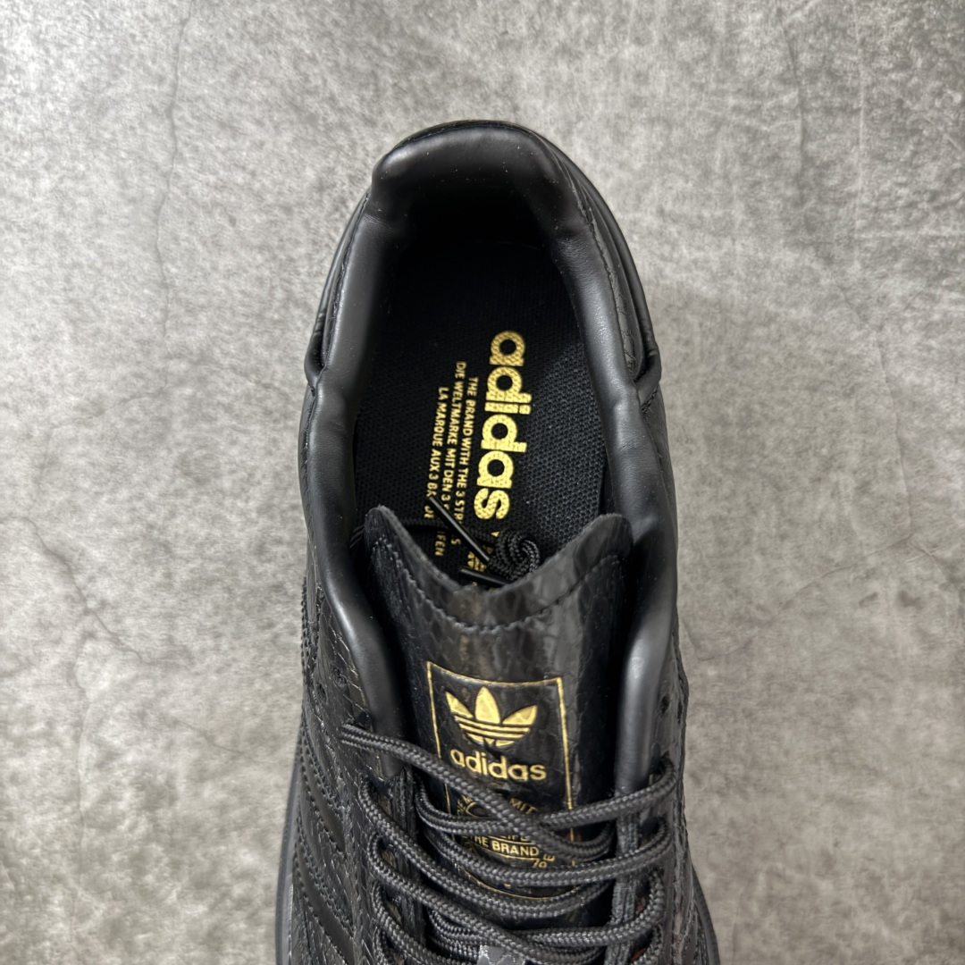 Samba WTR 脱胎于 1960–70 年代 adidas 为冷场足球而生的 Samba 档案鞋型,WTR 即 “W Samba WTR 脱胎于 1960–70 年代 adidas 为冷场足球而生的 Samba 档案鞋型,WTR 即 “W