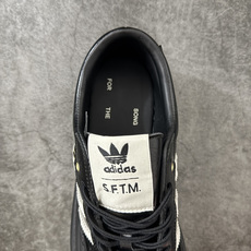 Samba WTR 脱胎于 1960–70 年代 adidas 为冷场足球而生的 Samba 档案鞋型,WTR 即 “W Samba WTR 脱胎于 1960–70 年代 adidas 为冷场足球而生的 Samba 档案鞋型,WTR 即 “W