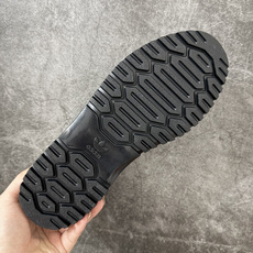 Samba WTR 脱胎于 1960–70 年代 adidas 为冷场足球而生的 Samba 档案鞋型,WTR 即 “W Samba WTR 脱胎于 1960–70 年代 adidas 为冷场足球而生的 Samba 档案鞋型,WTR 即 “W