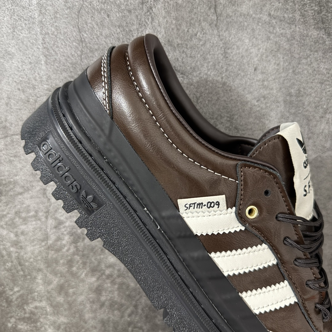 Samba WTR 脱胎于 1960–70 年代 adidas 为冷场足球而生的 Samba 档案鞋型,WTR 即 “W Samba WTR 脱胎于 1960–70 年代 adidas 为冷场足球而生的 Samba 档案鞋型,WTR 即 “W