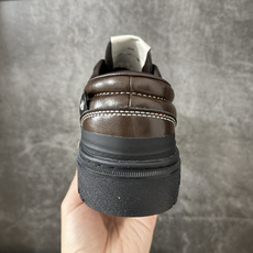 Samba WTR 脱胎于 1960–70 年代 adidas 为冷场足球而生的 Samba 档案鞋型,WTR 即 “W Samba WTR 脱胎于 1960–70 年代 adidas 为冷场足球而生的 Samba 档案鞋型,WTR 即 “W