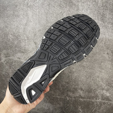 Nike V5 RNR 手工绘制恶作剧涂鸦 复古做旧 解构绑带 舒适百搭防滑耐磨 低帮跑步鞋 此款为人工手绘定制图案 原 Nike V5 RNR 手工绘制恶作剧涂鸦 复古做旧 解构绑带 舒适百搭防滑耐磨 低帮跑步鞋 此款为人工手绘定制图案 原