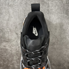 Nike V2K Run 减震防滑复古低帮跑步鞋 #鞋款被命名为 Runtekk 设计上借鉴了 2000 年的跑鞋风格 Nike V2K Run 减震防滑复古低帮跑步鞋 #鞋款被命名为 Runtekk 设计上借鉴了 2000 年的跑鞋风格