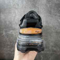 Nike V2K Run 减震防滑复古低帮跑步鞋 #鞋款被命名为 Runtekk 设计上借鉴了 2000 年的跑鞋风格 Nike V2K Run 减震防滑复古低帮跑步鞋 #鞋款被命名为 Runtekk 设计上借鉴了 2000 年的跑鞋风格
