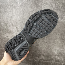 Nike V2K Run 减震防滑复古低帮跑步鞋 #鞋款被命名为 Runtekk 设计上借鉴了 2000 年的跑鞋风格 Nike V2K Run 减震防滑复古低帮跑步鞋 #鞋款被命名为 Runtekk 设计上借鉴了 2000 年的跑鞋风格