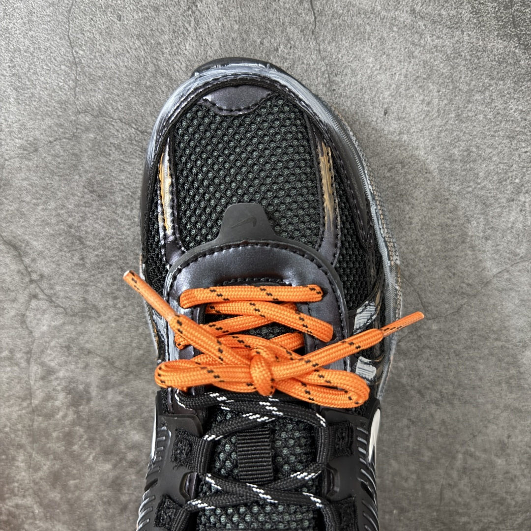 Nike V2K Run 减震防滑复古低帮跑步鞋 #鞋款被命名为 Runtekk 设计上借鉴了 2000 年的跑鞋风格 Nike V2K Run 减震防滑复古低帮跑步鞋 #鞋款被命名为 Runtekk 设计上借鉴了 2000 年的跑鞋风格
