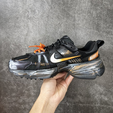 Nike V2K Run 减震防滑复古低帮跑步鞋 #鞋款被命名为 Runtekk 设计上借鉴了 2000 年的跑鞋风格 Nike V2K Run 减震防滑复古低帮跑步鞋 #鞋款被命名为 Runtekk 设计上借鉴了 2000 年的跑鞋风格