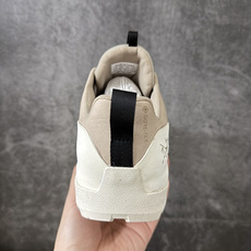 Arcteryx始祖鸟 Konseal Shoe 舒适 防滑耐磨透气支撑抓地 登山鞋 白浅棕卡其色 正确原盒 全鞋采用头 Arcteryx始祖鸟 Konseal Shoe 舒适 防滑耐磨透气支撑抓地 登山鞋 白浅棕卡其色 正确原盒 全鞋采用头
