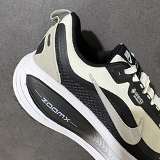 NK Zoom VOMERO 18 Gtx 网面透气轻量跑鞋 拥有 Zoom Air 一如既往的稳定感和流畅感 鞋面采用 NK Zoom VOMERO 18 Gtx 网面透气轻量跑鞋 拥有 Zoom Air 一如既往的稳定感和流畅感 鞋面采用
