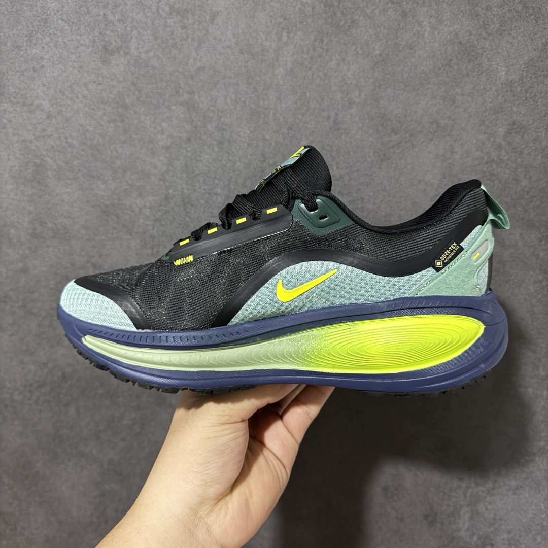 NK Zoom VOMERO 18 Gtx 网面透气轻量跑鞋 拥有 Zoom Air 一如既往的稳定感和流畅感 鞋面采用 NK Zoom VOMERO 18 Gtx 网面透气轻量跑鞋 拥有 Zoom Air 一如既往的稳定感和流畅感 鞋面采用