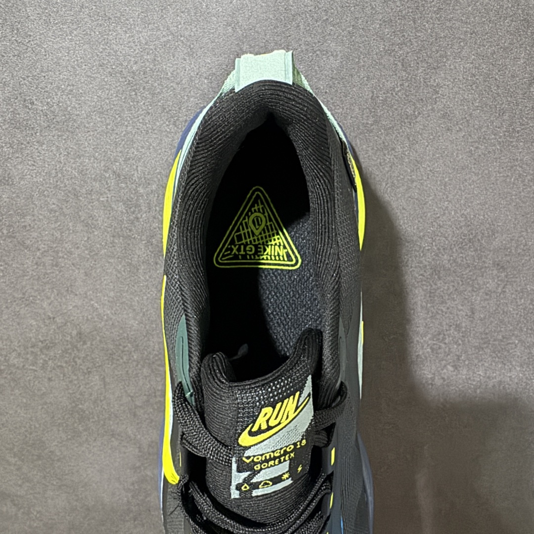 NK Zoom VOMERO 18 Gtx 网面透气轻量跑鞋 拥有 Zoom Air 一如既往的稳定感和流畅感 鞋面采用 NK Zoom VOMERO 18 Gtx 网面透气轻量跑鞋 拥有 Zoom Air 一如既往的稳定感和流畅感 鞋面采用