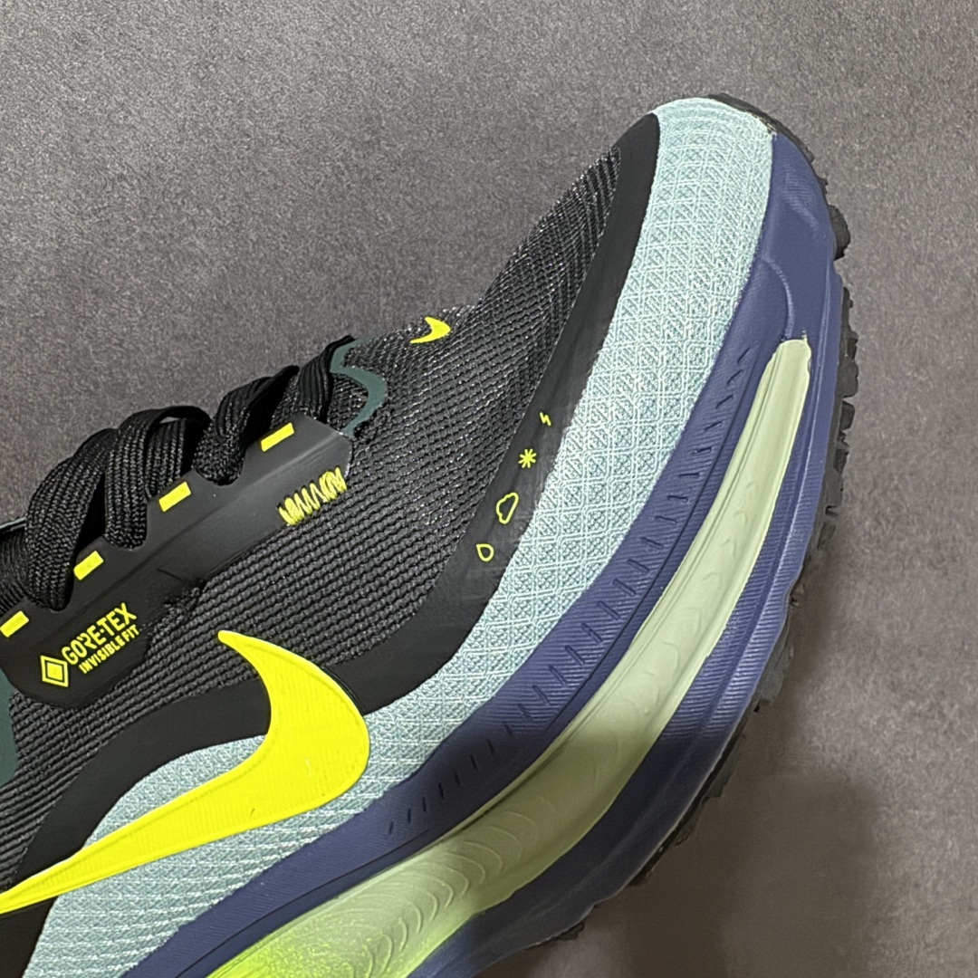 NK Zoom VOMERO 18 Gtx 网面透气轻量跑鞋 拥有 Zoom Air 一如既往的稳定感和流畅感 鞋面采用 NK Zoom VOMERO 18 Gtx 网面透气轻量跑鞋 拥有 Zoom Air 一如既往的稳定感和流畅感 鞋面采用