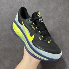 NK Zoom VOMERO 18 Gtx 网面透气轻量跑鞋 拥有 Zoom Air 一如既往的稳定感和流畅感 鞋面采用 NK Zoom VOMERO 18 Gtx 网面透气轻量跑鞋 拥有 Zoom Air 一如既往的稳定感和流畅感 鞋面采用