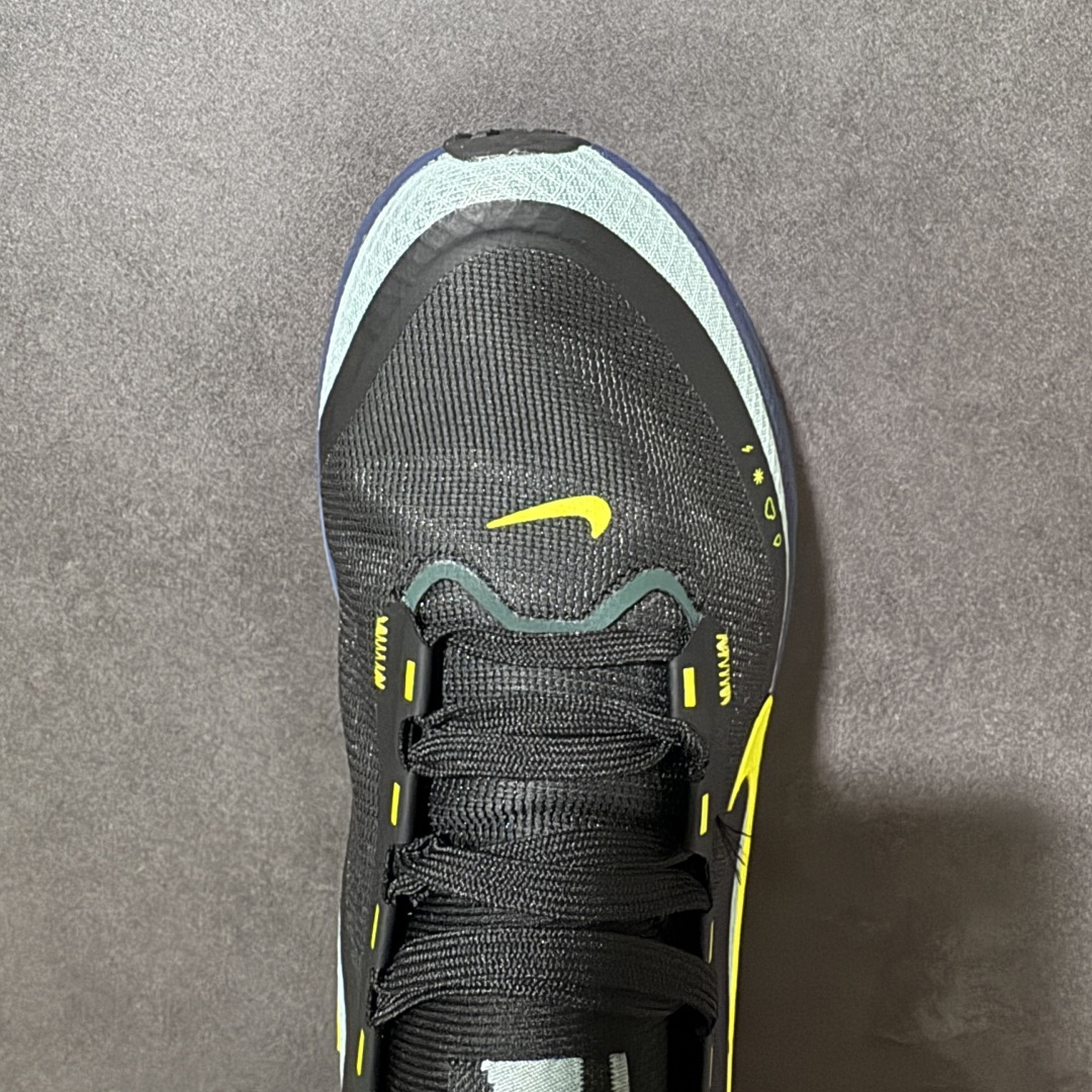 NK Zoom VOMERO 18 Gtx 网面透气轻量跑鞋 拥有 Zoom Air 一如既往的稳定感和流畅感 鞋面采用 NK Zoom VOMERO 18 Gtx 网面透气轻量跑鞋 拥有 Zoom Air 一如既往的稳定感和流畅感 鞋面采用