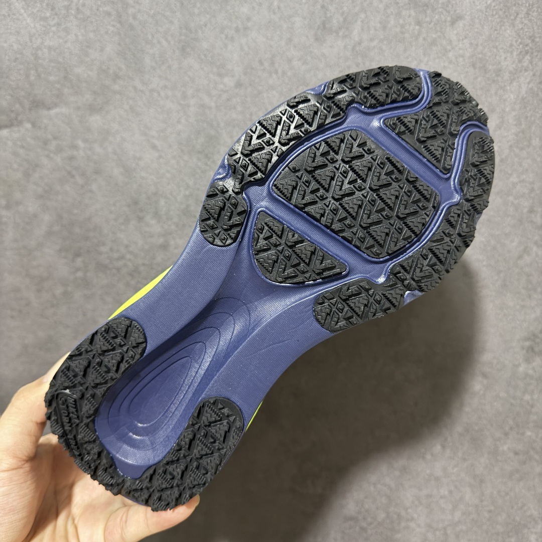 NK Zoom VOMERO 18 Gtx 网面透气轻量跑鞋 拥有 Zoom Air 一如既往的稳定感和流畅感 鞋面采用 NK Zoom VOMERO 18 Gtx 网面透气轻量跑鞋 拥有 Zoom Air 一如既往的稳定感和流畅感 鞋面采用