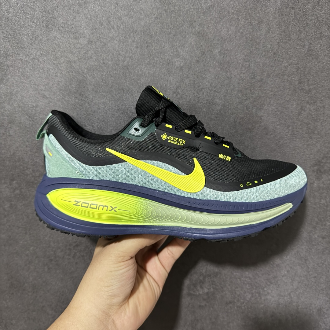 NK Zoom VOMERO 18 Gtx 网面透气轻量跑鞋 拥有 Zoom Air 一如既往的稳定感和流畅感 鞋面采用 NK Zoom VOMERO 18 Gtx 网面透气轻量跑鞋 拥有 Zoom Air 一如既往的稳定感和流畅感 鞋面采用
