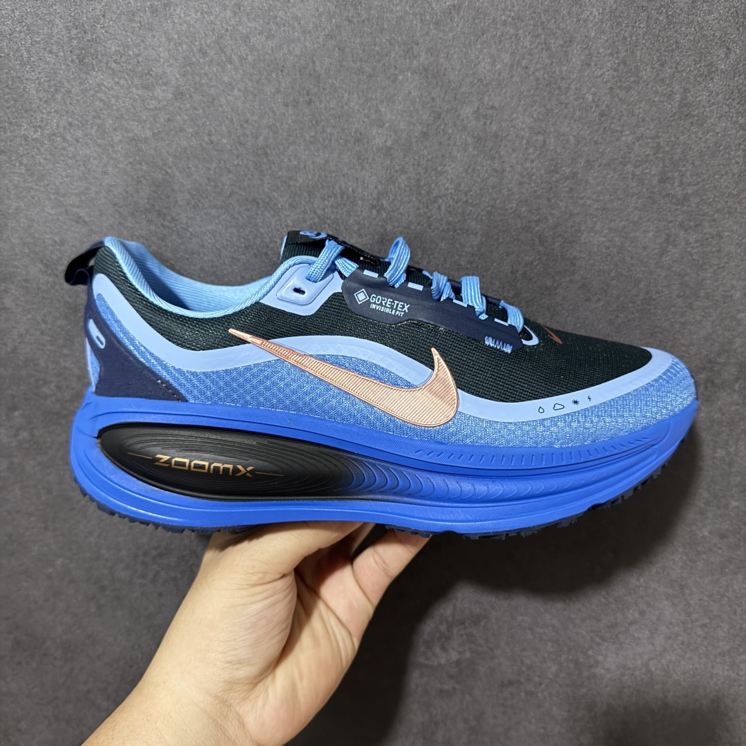 NK Zoom VOMERO 18 Gtx 网面透气轻量跑鞋 拥有 Zoom Air 一如既往的稳定感和流畅感 鞋面采用 NK Zoom VOMERO 18 Gtx 网面透气轻量跑鞋 拥有 Zoom Air 一如既往的稳定感和流畅感 鞋面采用