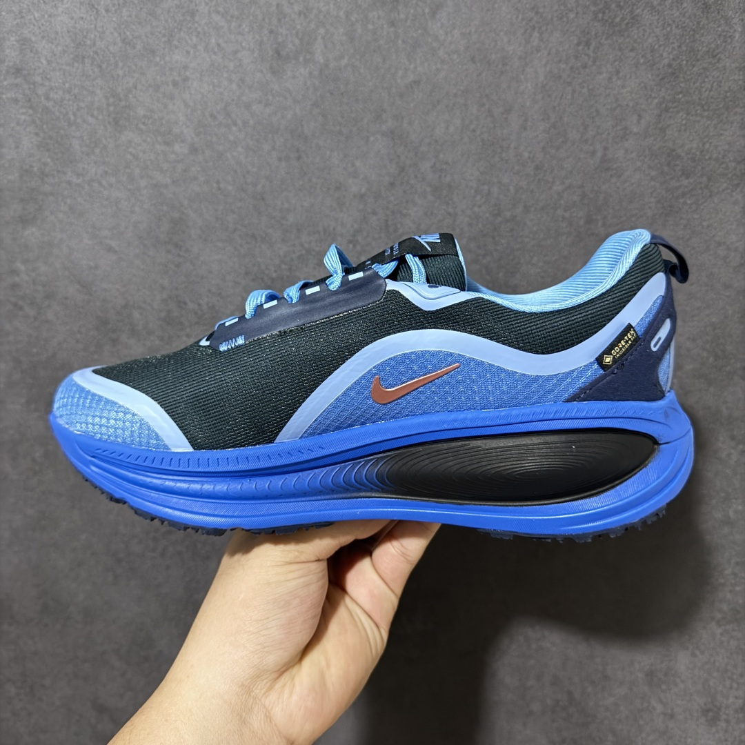 NK Zoom VOMERO 18 Gtx 网面透气轻量跑鞋 拥有 Zoom Air 一如既往的稳定感和流畅感 鞋面采用 NK Zoom VOMERO 18 Gtx 网面透气轻量跑鞋 拥有 Zoom Air 一如既往的稳定感和流畅感 鞋面采用