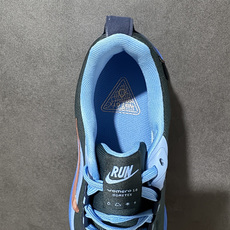 NK Zoom VOMERO 18 Gtx 网面透气轻量跑鞋 拥有 Zoom Air 一如既往的稳定感和流畅感 鞋面采用 NK Zoom VOMERO 18 Gtx 网面透气轻量跑鞋 拥有 Zoom Air 一如既往的稳定感和流畅感 鞋面采用