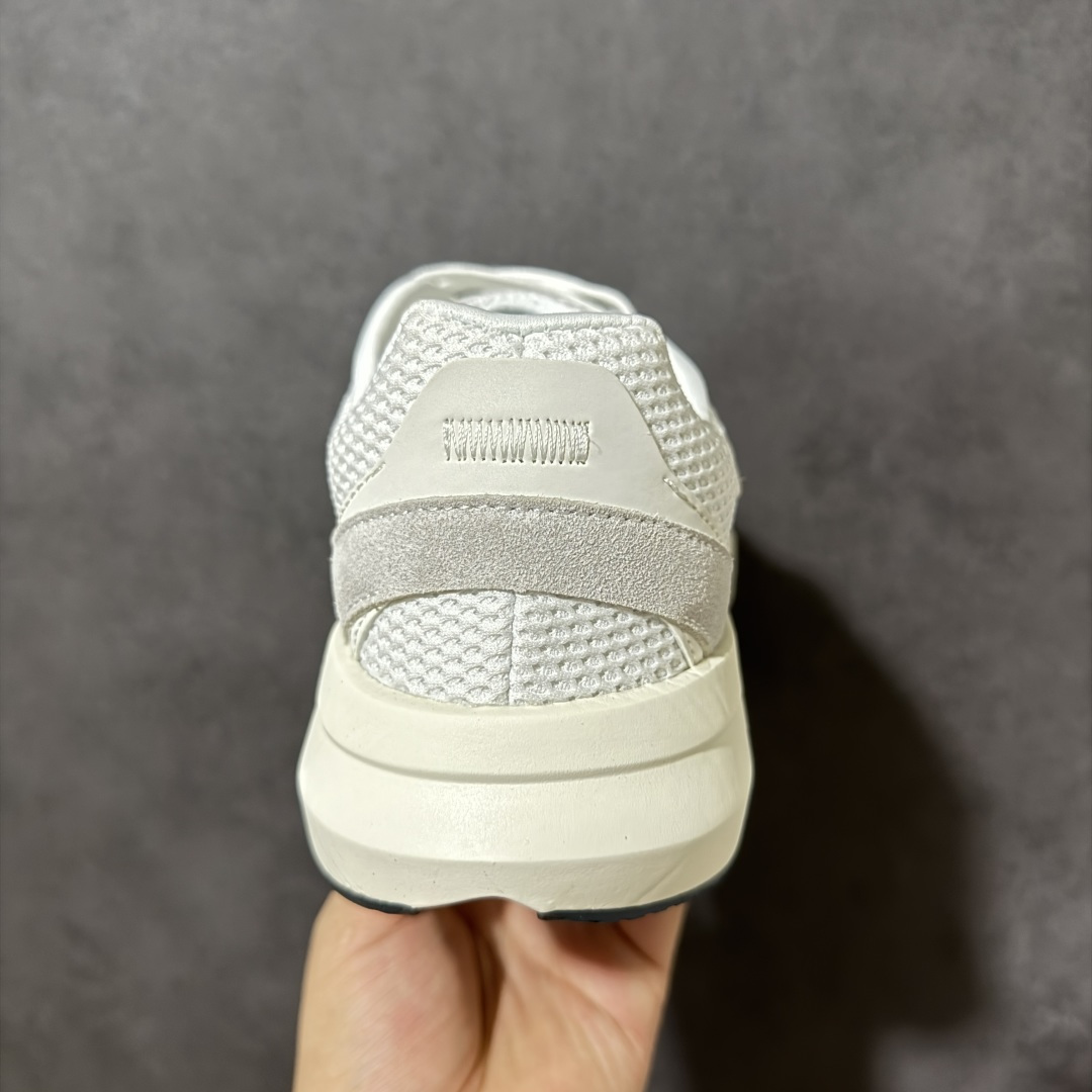 AD Lightblaze 舒适耐磨减震专业跑步鞋 冲向目标,一路向前,不断挑战和突破自我无论是平时训练还是马拉松,让这 AD Lightblaze 舒适耐磨减震专业跑步鞋 冲向目标,一路向前,不断挑战和突破自我无论是平时训练还是马拉松,让这